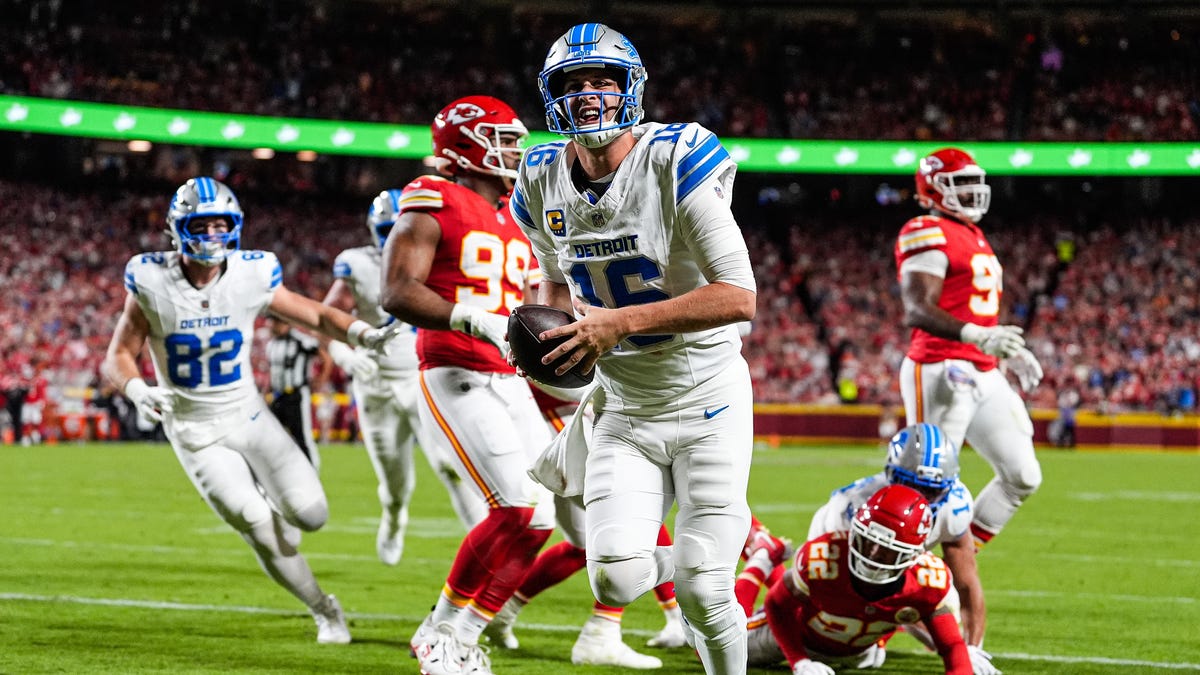 Dan Campbell takes blame for overturned trick-play touchdown; Lions sign CB